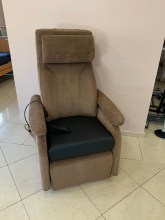 Elektromos felállító fotel